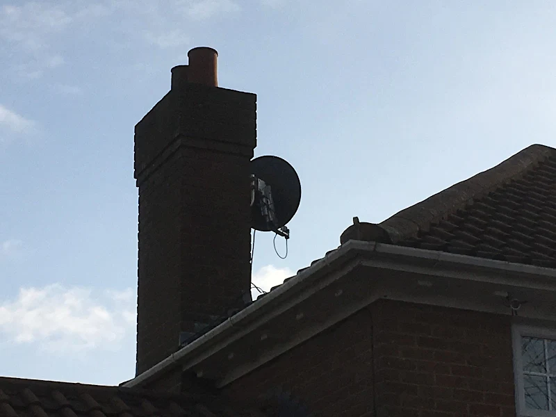 Motorised satellite dish installation